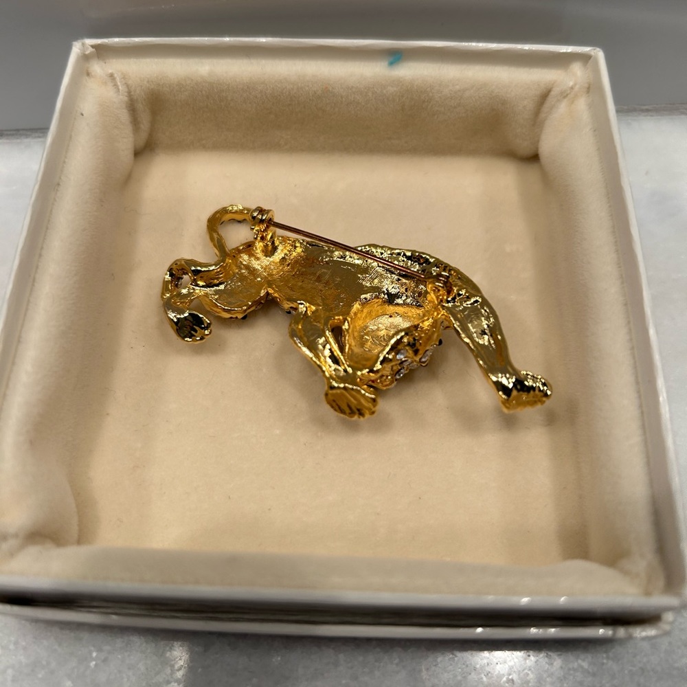 Crystal Leopard Brooch - Picture 2 of 4